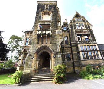 2 bedroom Flat in Towers Flat 3, Leeds - Photo 2