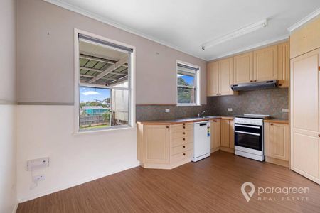 3 BEDROOM HOME IN TOORA - Photo 5