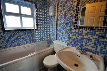 3 bedroom terraced house to rent - Photo 2