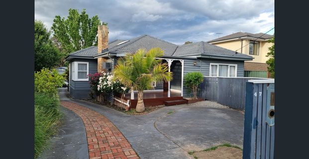**REGISTER TO INSPECT VIA REALESTATE.COM.AU LINK & PHOTO ID MUST BE PROVIDED AT ENTRY, WHEN VIEWING ALL RENTAL PROPERTIES WITH BARRY PLANT FRANKSTON** - Photo 1