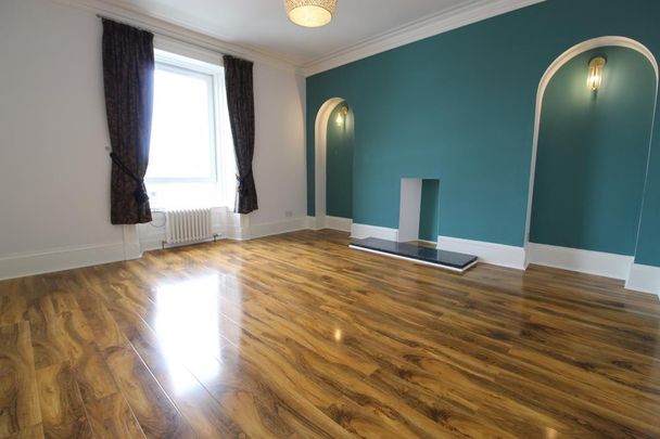 4 bedroom flat to rent - Photo 1