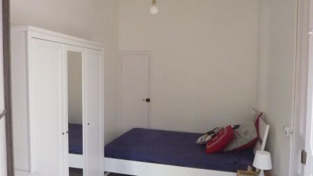 Room in a shared 5-bedroom apartment for rent in la Dreta de l'Eixample, some bills included - Photo 5