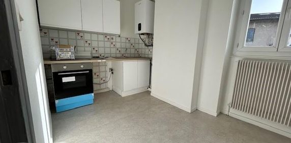 Location Appartement 2 pièces 44m² VILLEFRANCHE SUR SAONE 69400 - Photo 2