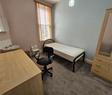 7 Bed Student Accommodation - Photo 5