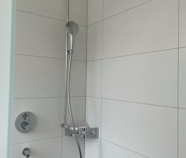 Moderne 2-Zimmerwohnung an ruhiger Lage mit grossem Gartensitzplatz - Photo 5