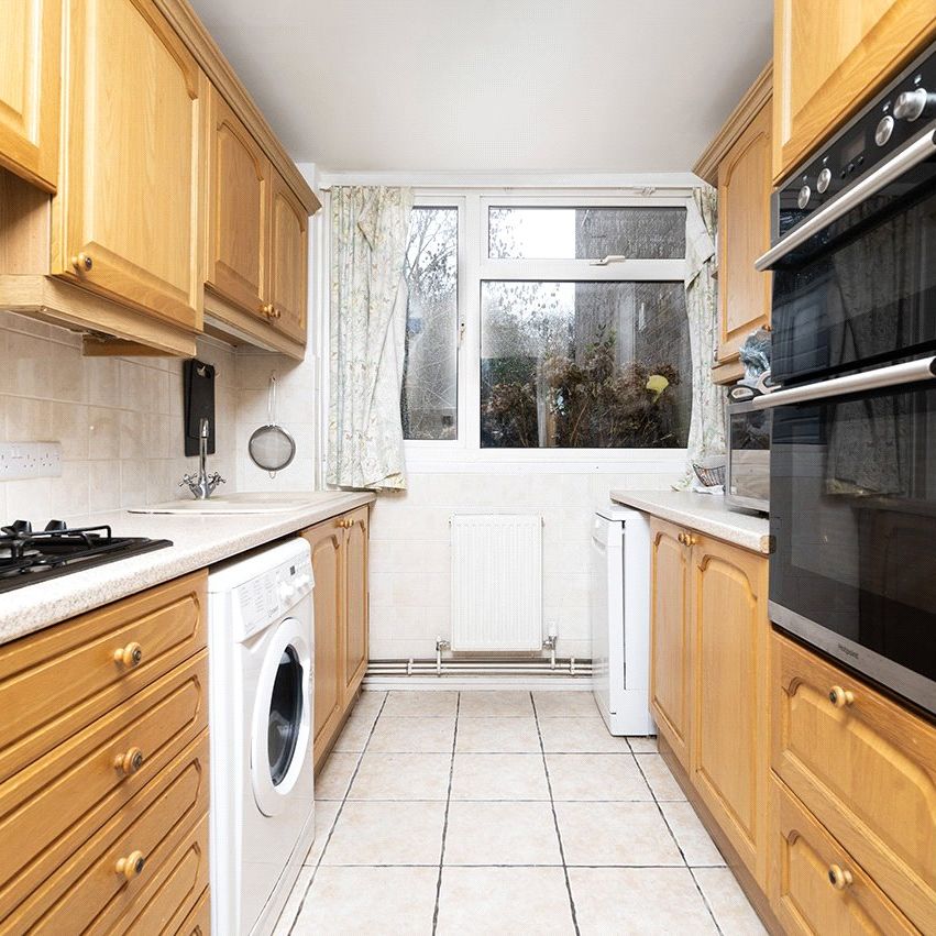 Merridene, London - Photo 1