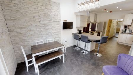 Double En-suite- Great Location - Photo 5