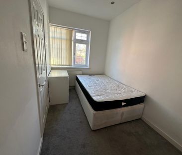 6 bedroom terraced house to rent - Photo 2