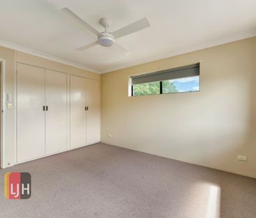 ONE OF THE BIGGEST TWO BEDROOM UNITS IN PRIME LOCATION! - Photo 6