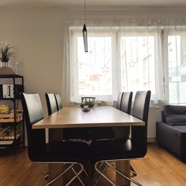 Palais Bismarck! Sonnige 4-Zimmer-Wohnung mit Balkon, 80 m² WNFL, Küche möbliert! WG-geeignet! Landstraßennähe! - Photo 1