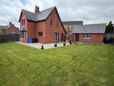 2 Lord Wardens Grange, Bangor, BT19 1YN - Photo 3