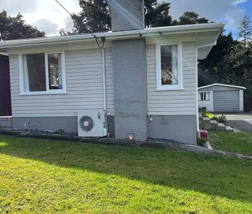 Sunny tidy 3 bedroom . Spacious deck and backyard - Photo 2