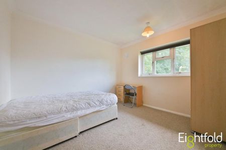 4 bedroom flat to rent - Photo 3