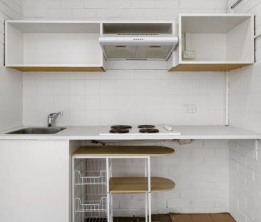 Low Maintenance and and Secure Studio in Prime St Kilda Location - Photo 5