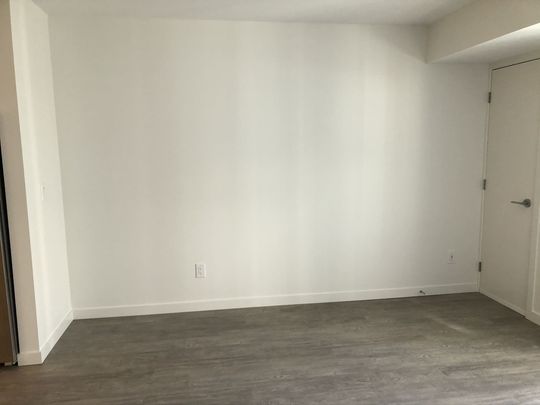 University District: U8 – Top Floor, 1 bed, 1 bath - Photo 1