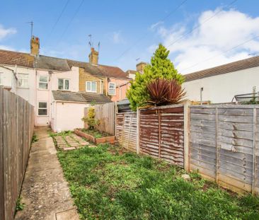 3 bedroom terraced house to rent - Photo 2