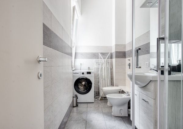 Magnificent single room with balcony in Via Maniago