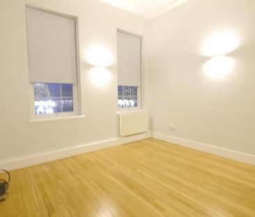 3 bedroom flat to rent - Photo 3