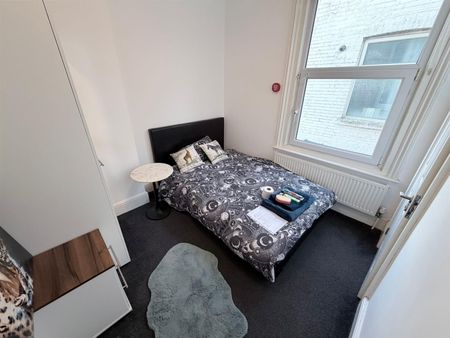 Room For Rent 121, Powerscourt Road, Portsmouth - Photo 2