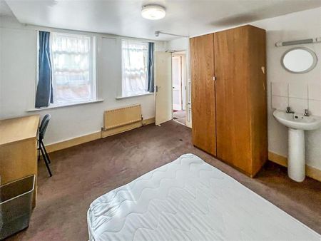 1 bedroom in a house share to rent - Photo 3