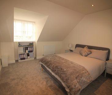 Semi-detached house to rent on - Photo 3