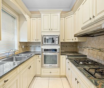 1383 Marinaside Crescent TH109, BC, CA, Vancouver - Photo 3