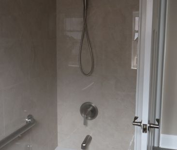 For Lease - 207 Oakwood Avenue, Toronto, Ontario - Photo 4