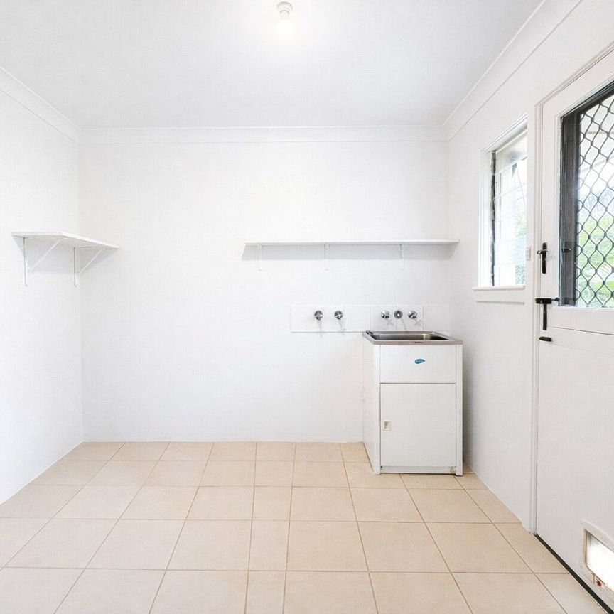 Spacious Family Home with Huge Yard in Sought-After Mansfield! - Photo 1