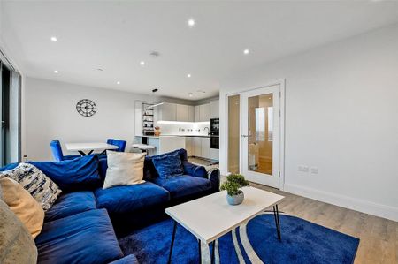 2 bedroom penthouse to rent - Photo 3