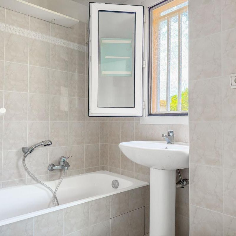 Location Appartement 2 pièces Meublé 30m² ST LAURENT DU VAR 06700 - Photo 1