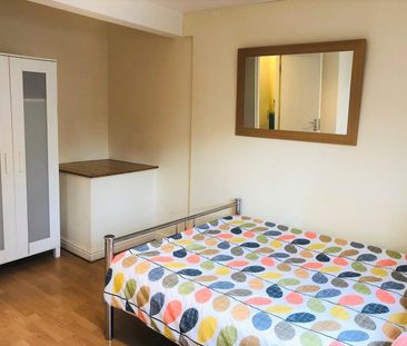 6 Bed Terraced House, Pomona Street, S11 - Photo 5