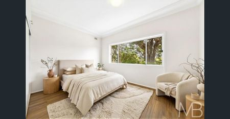 FAMILY HOME WITH FLEXIBLE LAYOUT - Photo 2