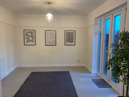 3 Bed Semi-Detached House, Heatherdale Road, L18 - Photo 5