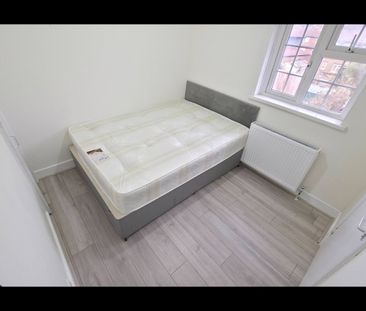 4 Bed Semi-Detached House, Christchurch Avenue, HA0 - Photo 4