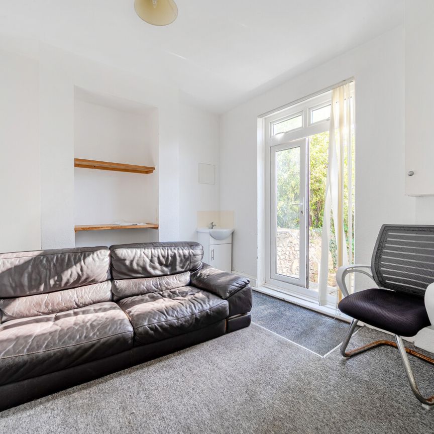 6 bedroom terraced house to rent - Photo 1