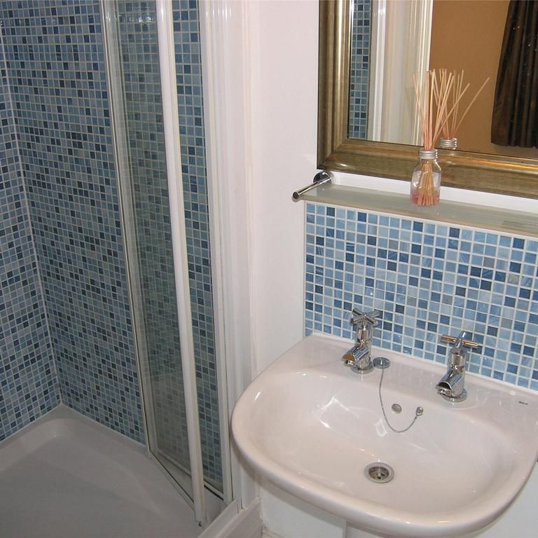 4 bedroom semi-detached house to rent - Photo 1