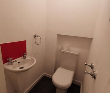 1 bedroom in a house share to rent - Photo 6