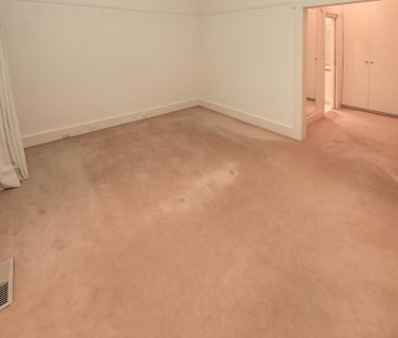 The ultimate in family living with a pool - Photo 3