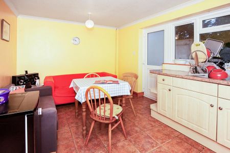 3 bedroom terraced house to rent - Photo 5