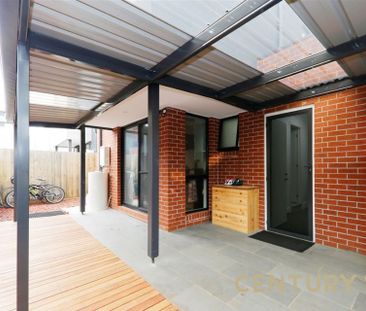 Stunning 3-Bed&comma; 2-Bath Retreat in the Heart of Clayton South - Photo 4