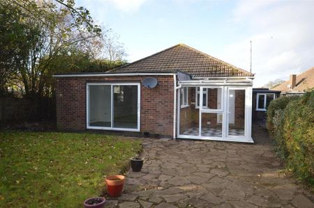 3 bedroom detached bungalow to rent - Photo 5