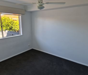 Cranbourne East - Photo 3