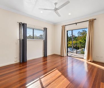 Spacious Bardon Living with Garden Maintenance Included - Photo 4