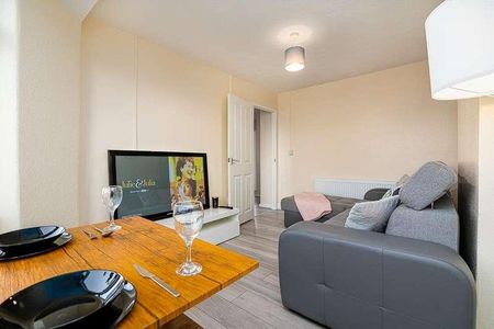 Roxeth Green Avenue, HA2 - Photo 3