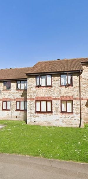 Conway Gardens, Essex, Grays - Photo 1