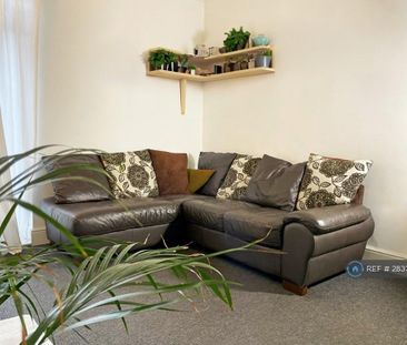 1 bedroom in a house share to rent - Photo 2