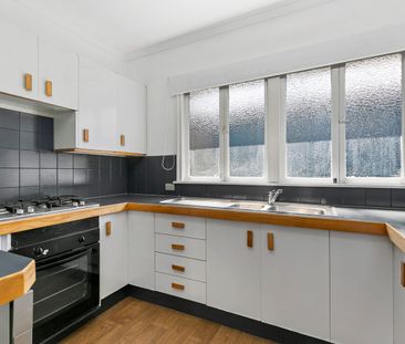 Tidy home in Leafy street - Photo 5