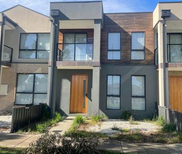 Neat Townhouse in a convenient location - Photo 4