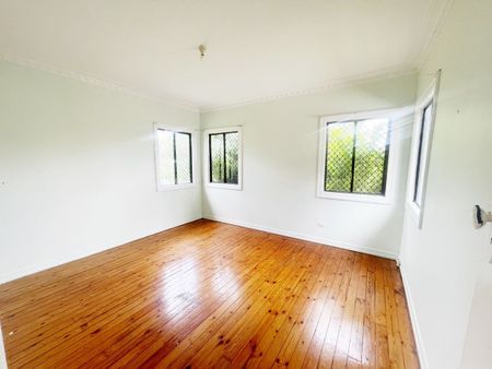 3 Bedrooms House with Walking distance to x2 Major Shopping Center - Photo 3
