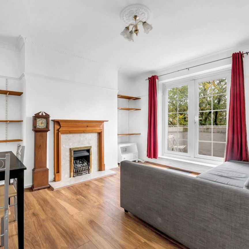 3 bedroom Flat To Let - Photo 1